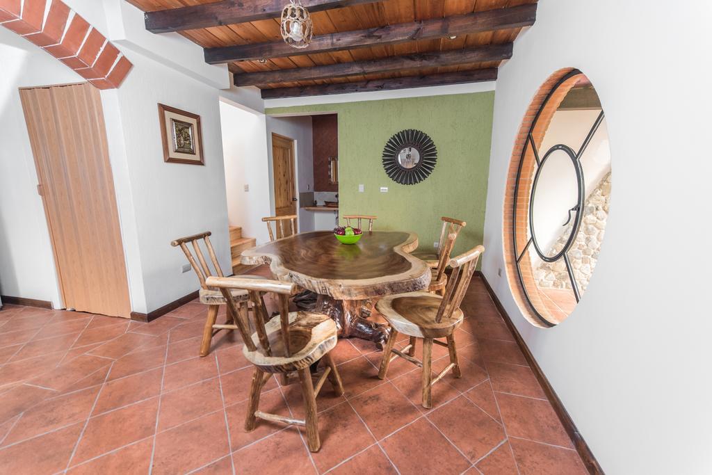 Villas Jucanya Super Higienizadas Panajachel Ruang foto