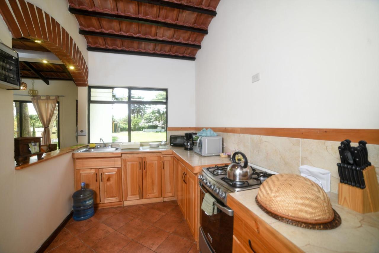 Villas Jucanya Super Higienizadas Panajachel Bagian luar foto